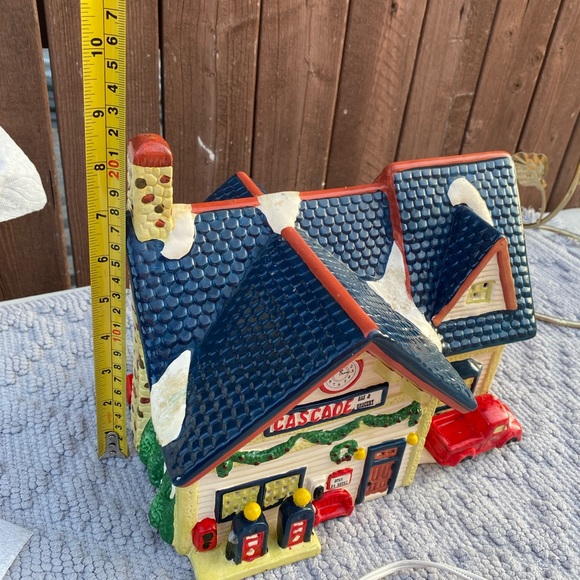 Vintage Christmas Village Gas & Grocery Store building Lighted Accent - Picture 5 of 13